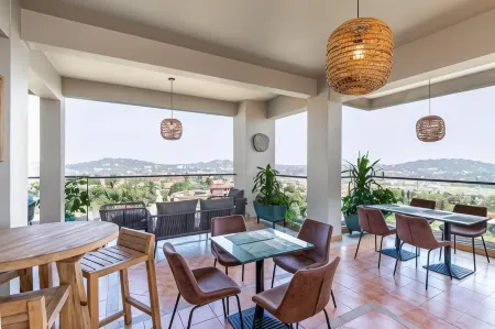 Zara Garden Hotel and Apartments