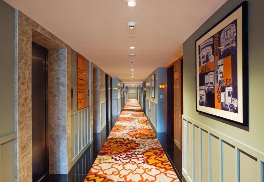 존 바이 더 파크 인테리어