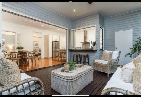 Luxury Queensland Awaits! Sleeps 8, 3 car parks