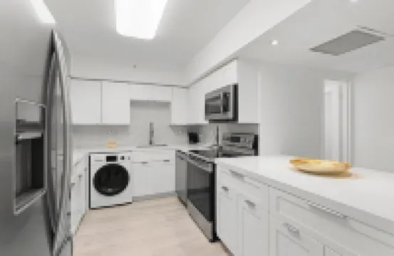 LUXURIOUS SOUTH BEACH 2 BED/1.5 BATH WITH MANY AMENITIES