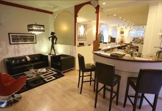 앰배서더-모나코