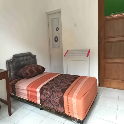 Kost Putri Eksklusif DCamelia Hotels in Sardonoharjo