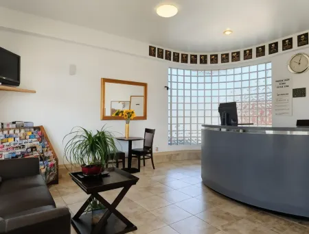 Days Inn by Wyndham Seattle North of Downtown Отели рядом с достопримечательностью «William Traver Gallery»