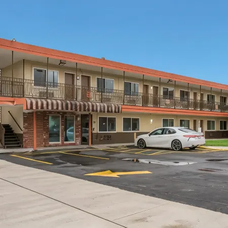 Econo Lodge Inn & Suites Mason City - Clear Lake