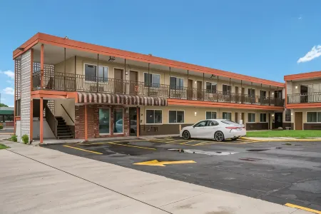 Econo Lodge Inn & Suites Mason City - Clear Lake Отели рядом с достопримечательностью «Заказник Блубилл»
