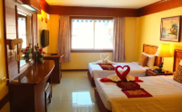 โรงแรมคาเมลอท พัทยา