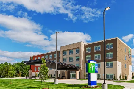 Holiday Inn Express & Suites Parsons by IHG