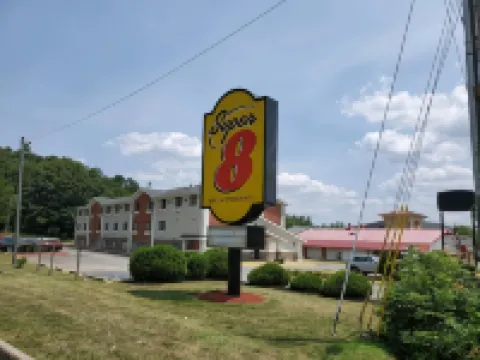 Super 8 by Wyndham Salem VA セーレムのホテル