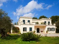 Relais Delle Rose Hotels near Villa Carla