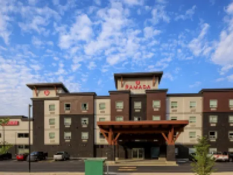 Ramada by Wyndham Revelstoke Hotels in Revelstoke