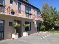 Bush Inn Court Motel Hotels near Upper Riccarton