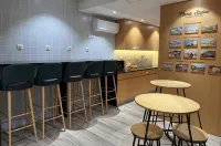 Oporto Station Hostel & Rooms Hotels in Campanha