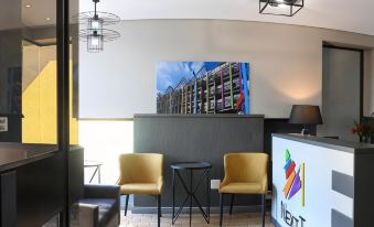 Next to Apartment Hotel