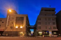 雷努卡城市酒店