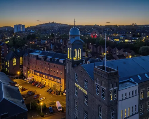 โรงแรม Hotel Indigo Dundee บาย IHG โรงแรมใกล้พิพิธภัณฑ์ V&A Dundee