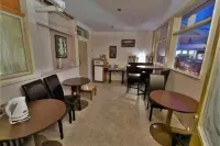 Chameleon Hotel