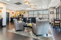 Quality Inn Airport I-240 - piscina