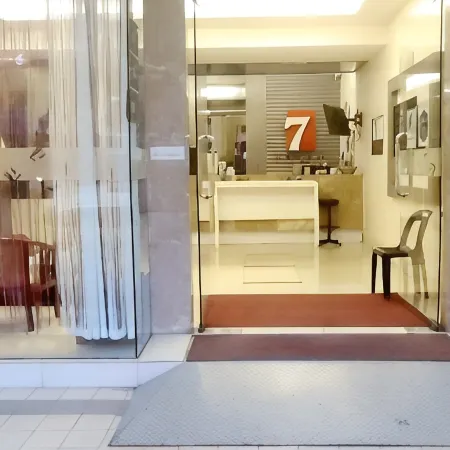 Seven Hotel Отели в г. Путатан