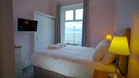 Carmel House - homestay