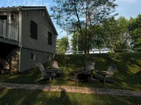Newly remodeled Riverfront 3 bedroom house on the Great Chazy River with dockage Hotel di Champlain