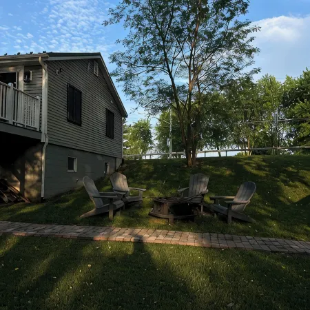 Newly remodeled Riverfront 3 bedroom house on the Great Chazy River with dockage Отели в г. Шамплейн