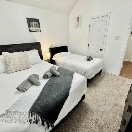 Keller Charm-Near Bear Creek Park & Stadiums,Pool Отели в г. Келлер