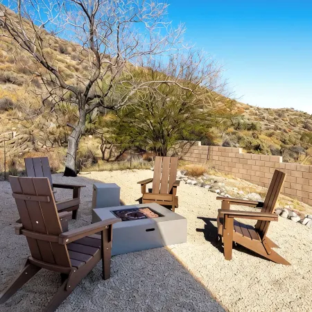 Scenic Mountain View Desert Escape. Located between Palm Springs & Joshua Tree