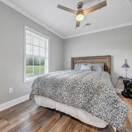 Charming 2-bedroom house with AC, WiFi in tranquil Eagle Rock