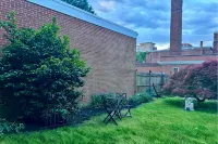 5BR Hollywood-Glam-Themed Historic Home + Sauna, Sleeps 12