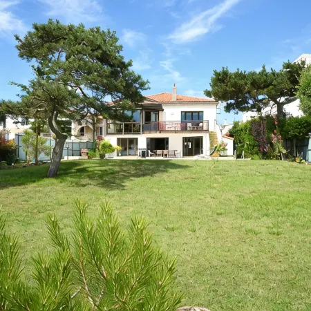 Villa with Heated Swimming Pool and Magnificent Sea View