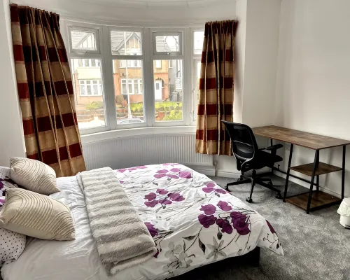 10min to University, Airport dart & train station Hotels in Luton