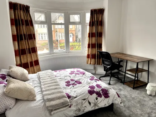 10min to University, Airport dart & train station