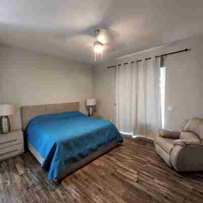 Great Pool House Near River & London Bringe !! Rooms