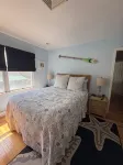 Beach Block 5-Bedroom Retreat with AC in Silver Beach, Lavallette, NJ - 4 stjerner