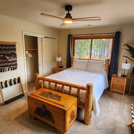 WhereGroupsGather:Sleeps10•HotTub•FirePit•GameYard