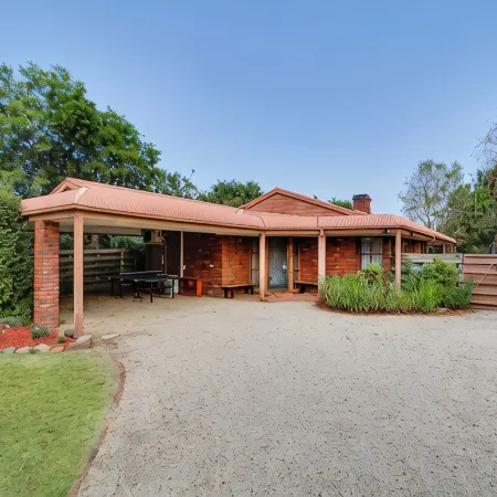 The Link Mansfield - Family Friendly Home - Sleeps 11