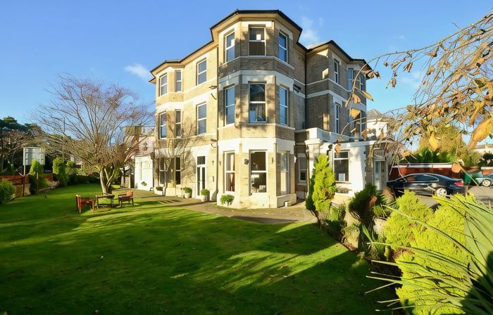 Applewood Hotel