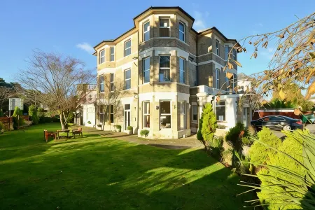 Applewood Hotel