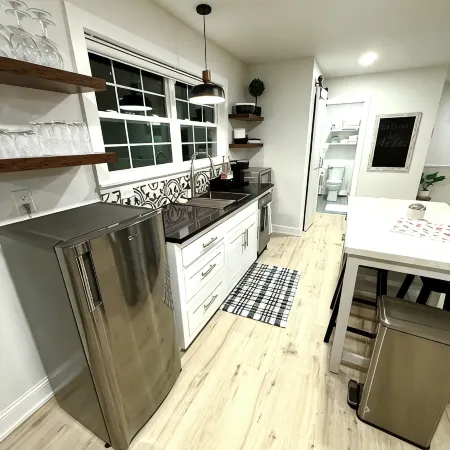Cozy, new and modern guesthouse. Don’t get a hotel, get a VILLA!