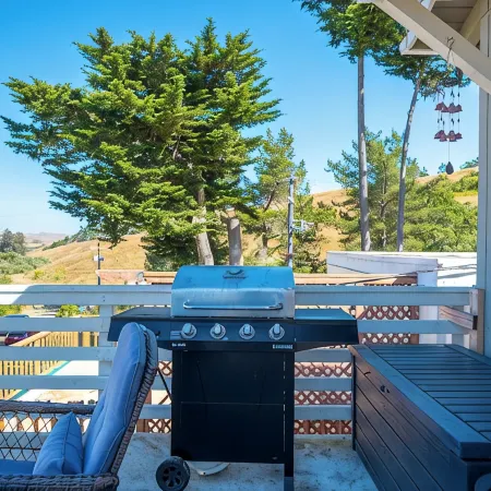 Cozy Cambria Cottage/Firepit/EVCharger/Beach Vibe/King Bed