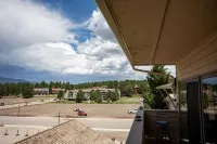 Family-Friendly Condo-1 Minute Walk to AF Lifts, Equipment Rental, Restaurants