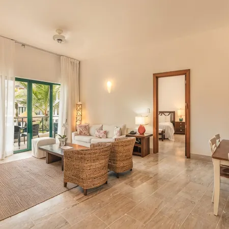 Go away to this charming apt at Sublime w private jacuzzi included
