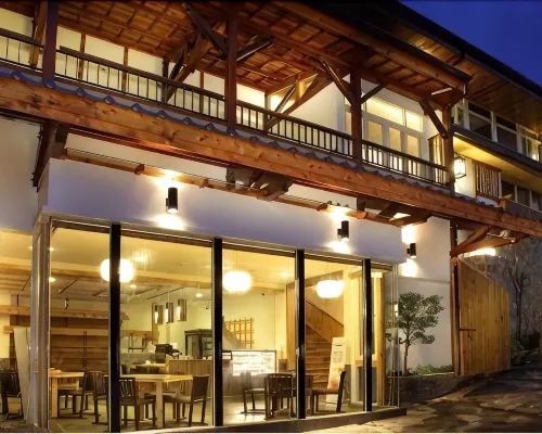 Dragon Manor Resort Hotels near Small Swiss Garden