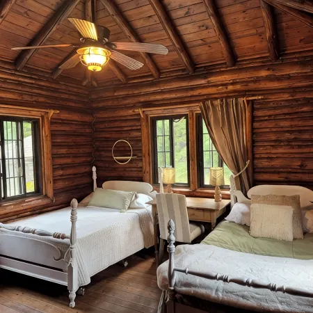 Peaceful 5-Bedroom Lodge in the Adirondack Mountains