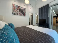 Upscale Condo with Private Entry! Walk to Downtown Restaurants & Shops! - 4 stjerner