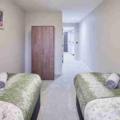 Central Birmingham Getaway: Luxury 2-Bedroom, Netflix, Games & Parking Fitness & Recreational Facilities