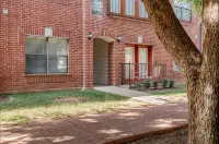 3-bedroom Modern apartment in downtown Bricktown with 24/7 gym and pool - Apartments