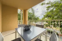 Aventura Modern 2-Bedroom Condo in Serene Community - Wifi