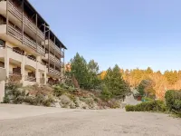 Mountain-view apartment sleeps 6 Hotels in Embrun
