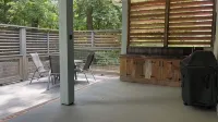 Luxury Bulldog Cottage! -  Privatzimmer